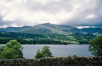 Coniston Water, v pozadí Old Man of Coniston, Lake District National Park, Cumbria