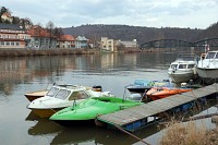 Motorové čluny v Davli